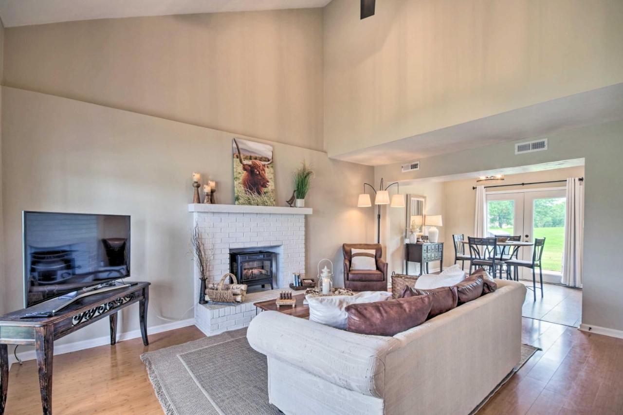 Relaxing Townhome, 4 Mi To Mizzou University! Columbia Exterior photo