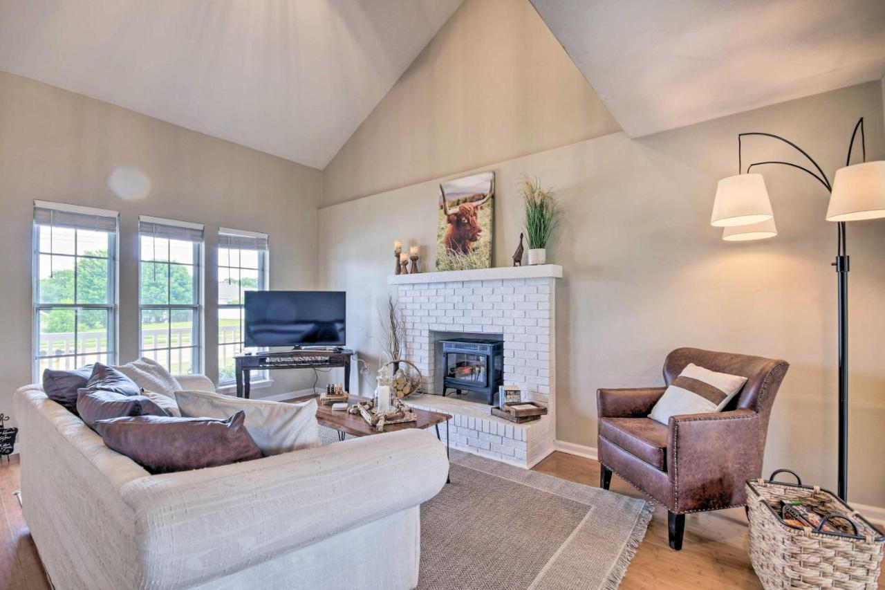 Relaxing Townhome, 4 Mi To Mizzou University! Columbia Exterior photo